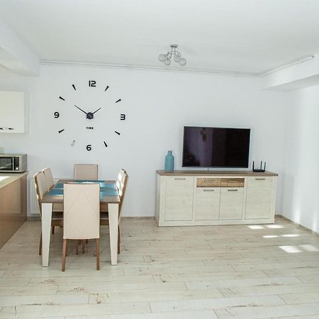 Ferienwohnung Apartament Luxury Irina Rîşnov Exterior foto