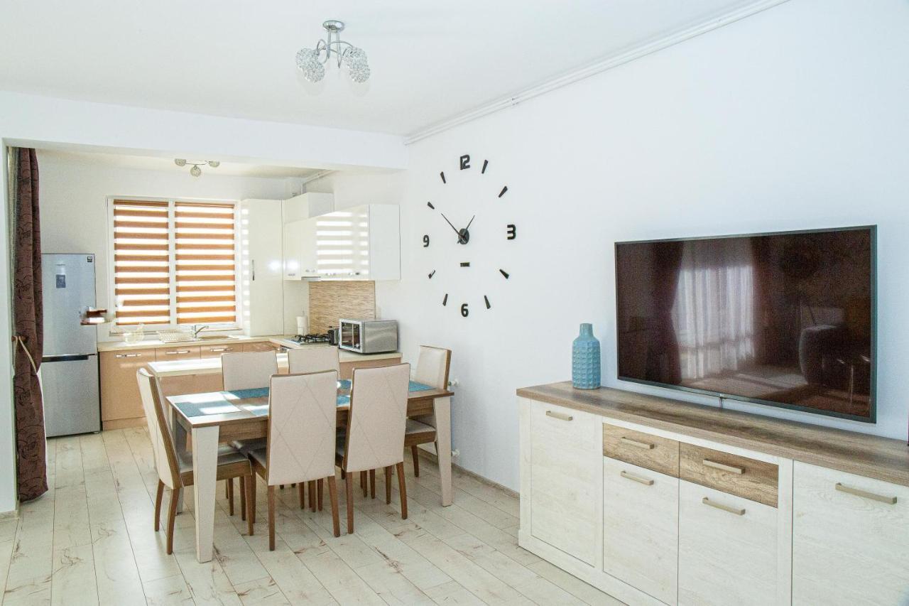 Ferienwohnung Apartament Luxury Irina Rîşnov Exterior foto