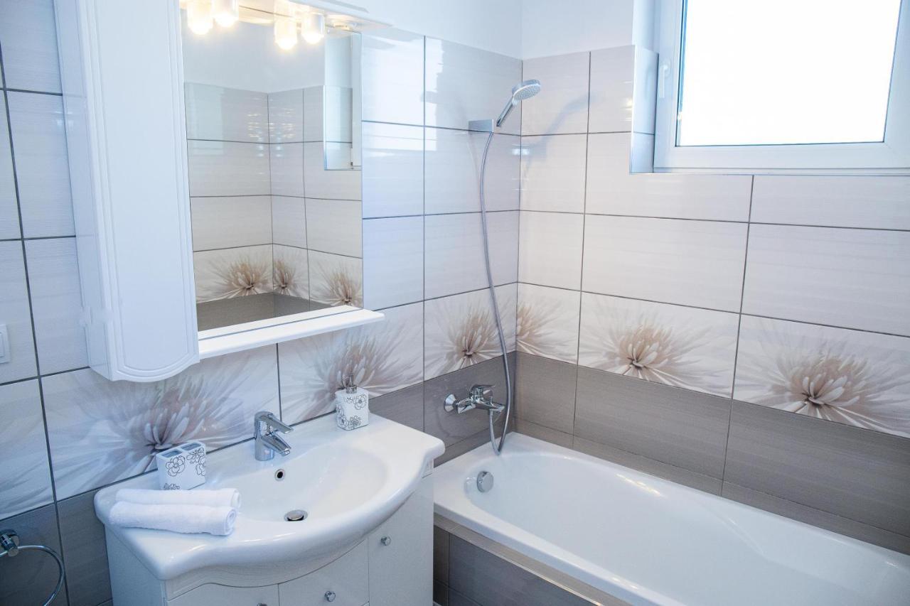 Ferienwohnung Apartament Luxury Irina Rîşnov Exterior foto