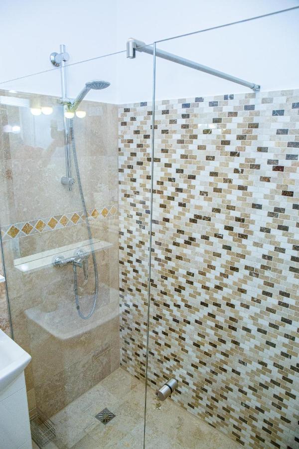 Ferienwohnung Apartament Luxury Irina Rîşnov Exterior foto