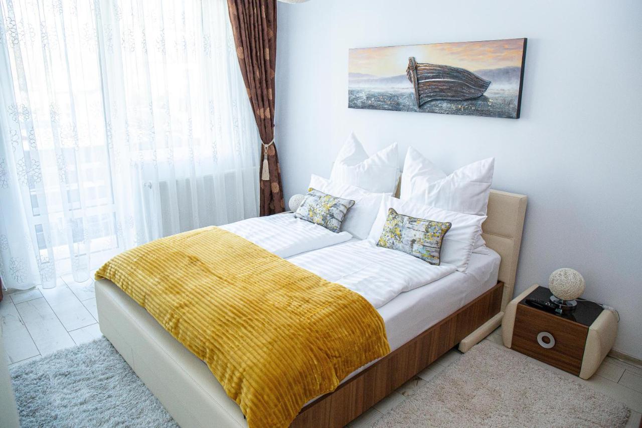 Ferienwohnung Apartament Luxury Irina Rîşnov Exterior foto