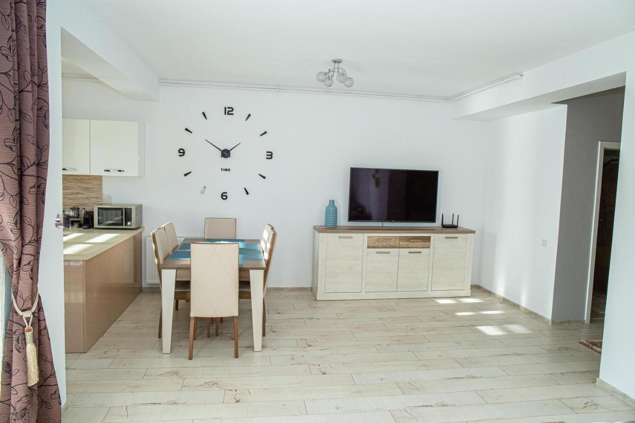 Ferienwohnung Apartament Luxury Irina Rîşnov Exterior foto