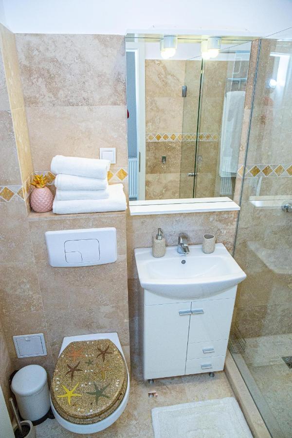 Ferienwohnung Apartament Luxury Irina Rîşnov Exterior foto