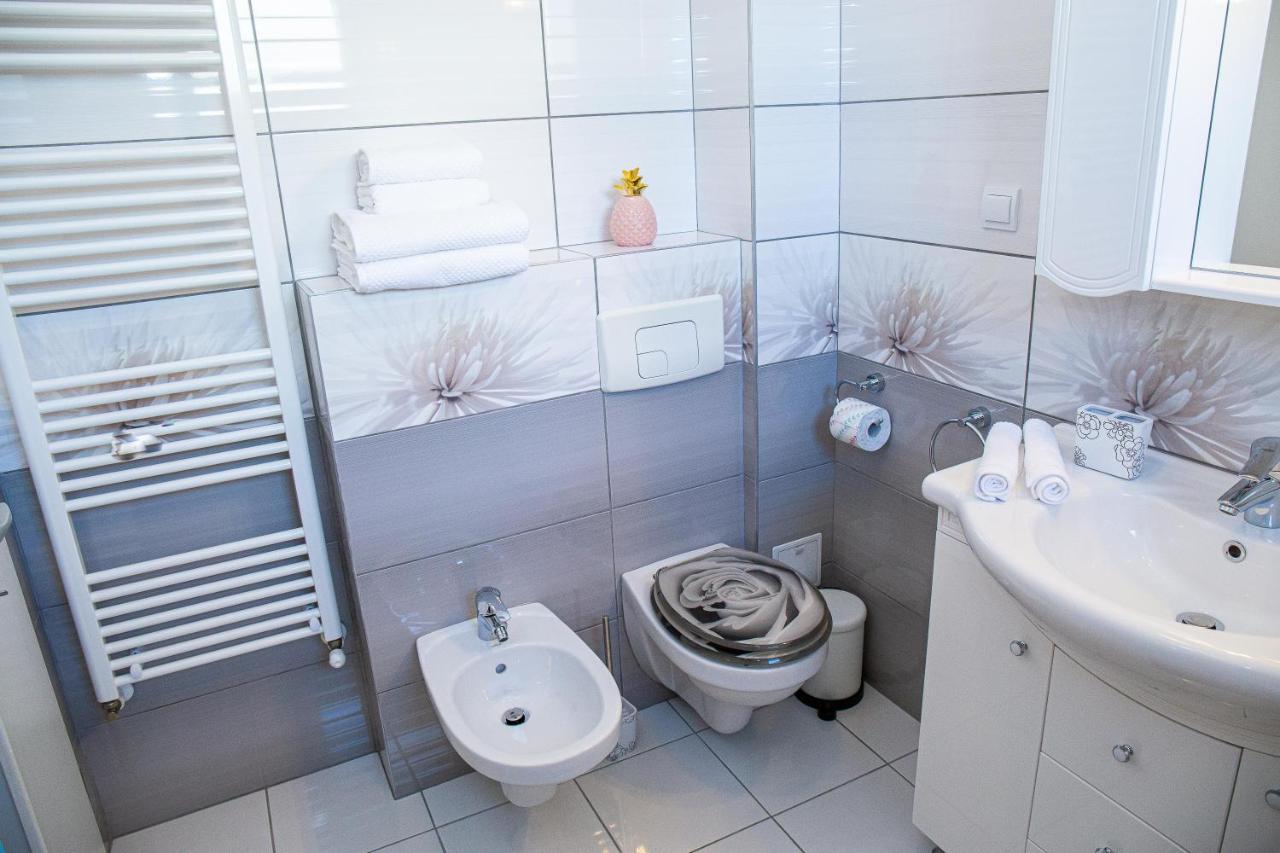 Ferienwohnung Apartament Luxury Irina Rîşnov Exterior foto