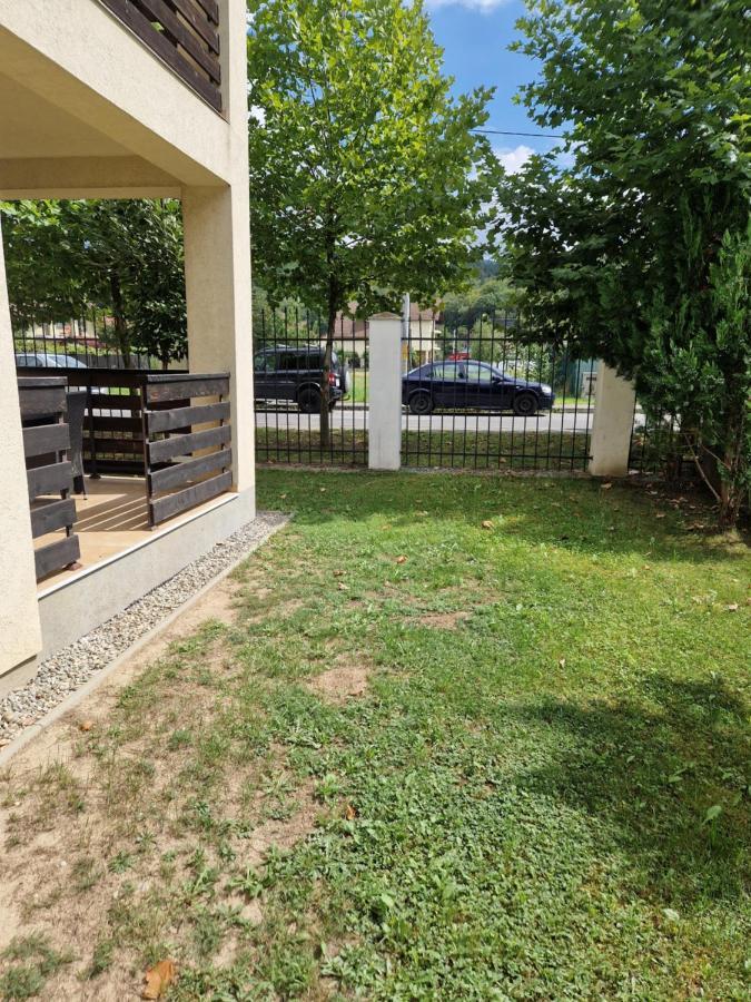 Ferienwohnung Apartament Luxury Irina Rîşnov Exterior foto